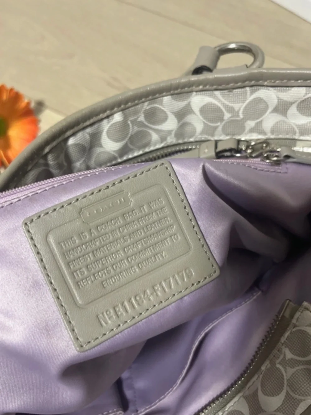 Preloved [100% Authentic] Coach Chelsea Bias Signature Tote